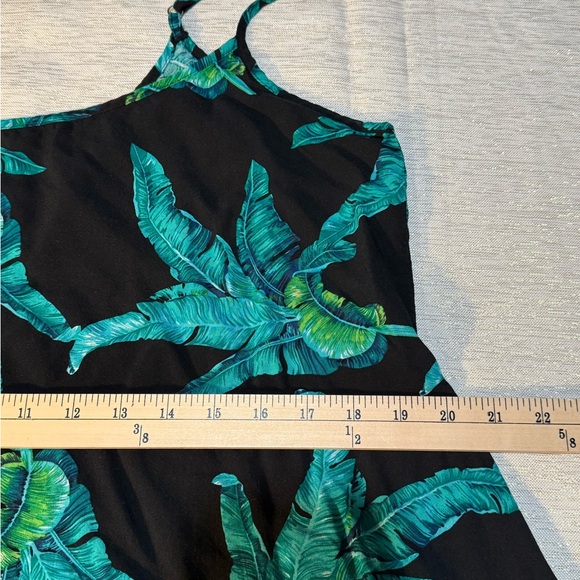 Elegant Black Dress with Green Leaf Pattern - Picture 9 of 10